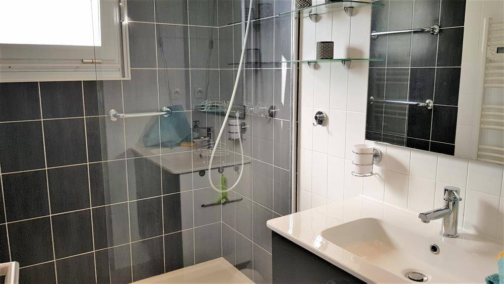 ESTIMATION APPARTEMENT 2 PIECES 40m² TERRASSE 10m² MARINA PORT DE BORMES LA FAVIERE.