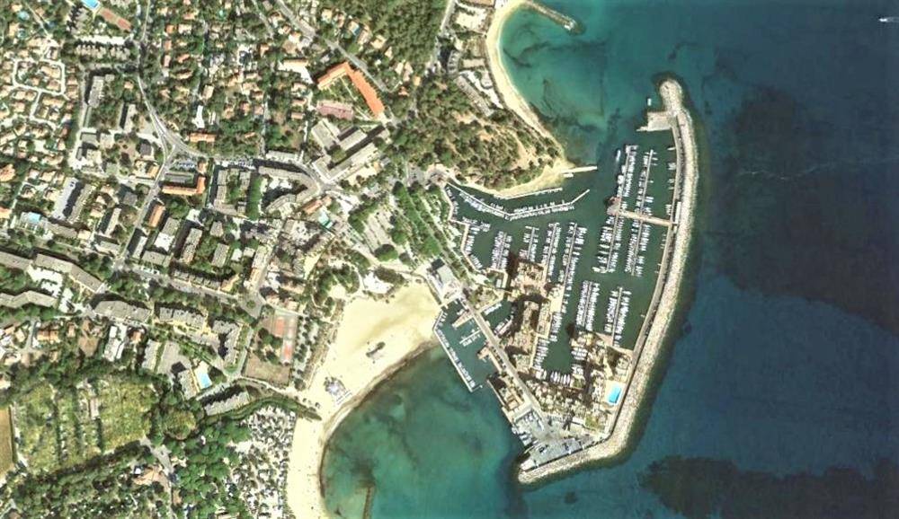 ESTIMATION D'UN APPARTEMENT 2 PIECES 35m² TERRASSE GARAGE LA FAVIERE BORMES LES MIMOSAS.