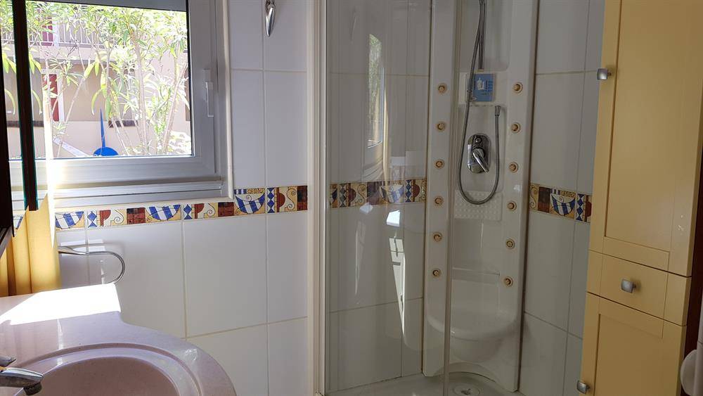 ESTIMEZ UN APPARTEMENT 2 PIECES 40 m² - TERRASSES 20 m² MARINA PORT DE BORMES.