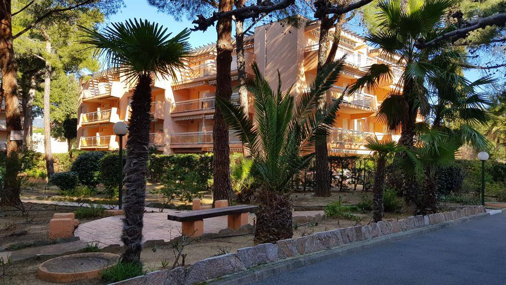 ESTIMATION D'UN APPARTEMENT 3 PIECES 56 m² - TERRASSES - GARAGE - LA FAVIERE BORMES LES MIMOSAS.