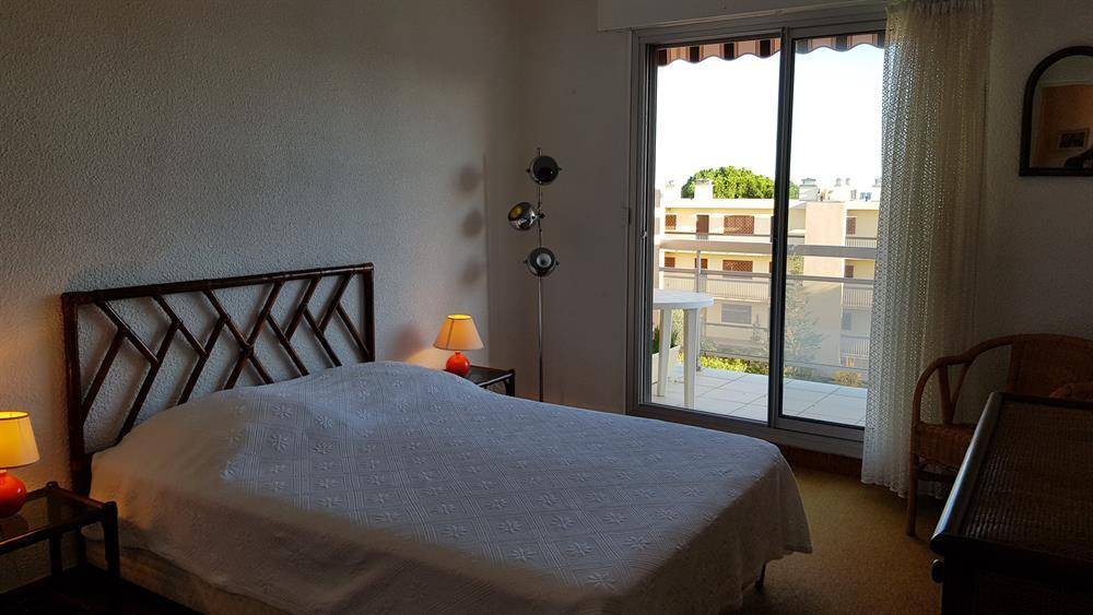 ESTIMATION D'UN APPARTEMENT 3 PIECES 56 m² - TERRASSES - GARAGE - LA FAVIERE BORMES LES MIMOSAS.