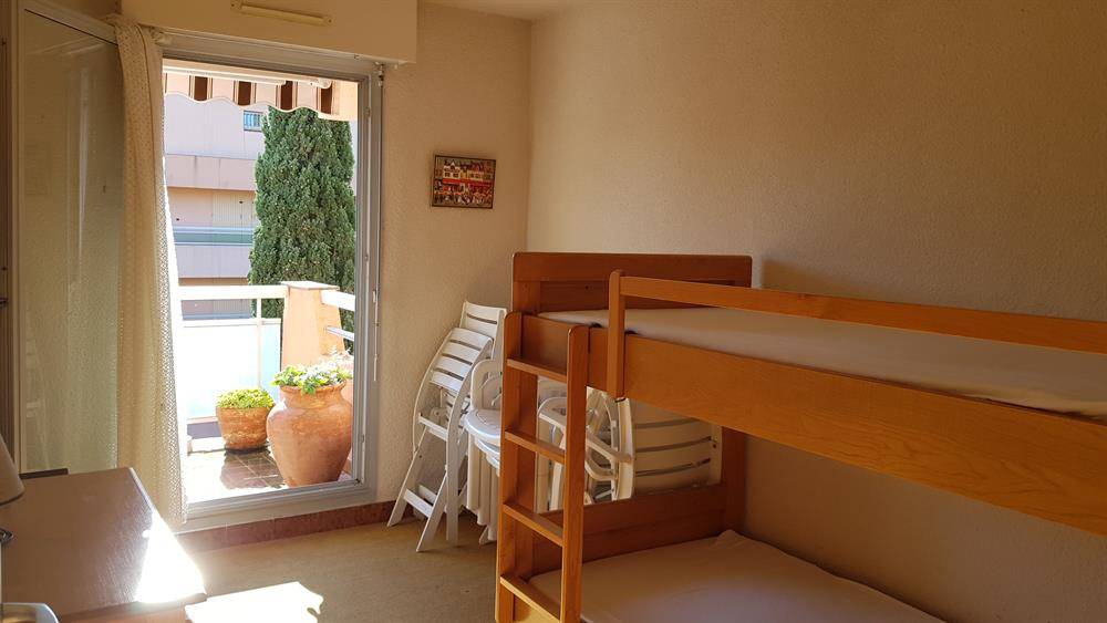 ESTIMATION D'UN APPARTEMENT 3 PIECES 56 m² - TERRASSES - GARAGE - LA FAVIERE BORMES LES MIMOSAS.