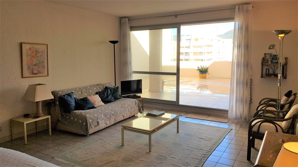 APPARTEMENT 2/3 PIECES 52m² + LOGGIA et TERRASSE 62m² - PARKING - PORT BORMES LA FAVIERE.