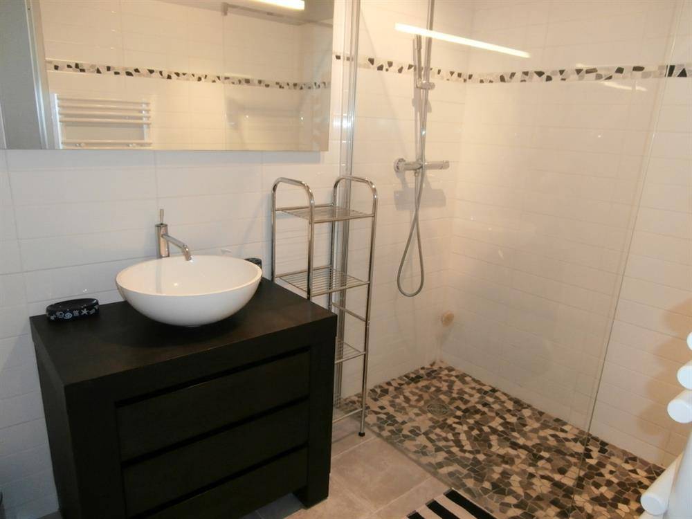 ESTIMATION APPARTEMENT DUPLEX 4 PIECES 90 m² 2 TERRASSES 56 m² et 9 m² MARINA DU PORT DE BORMES LA FAVIERE.