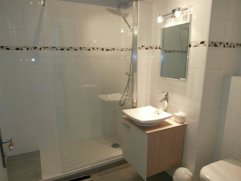 ESTIMATION APPARTEMENT DUPLEX 4 PIECES 90 m² 2 TERRASSES 56 m² et 9 m² MARINA DU PORT DE BORMES LA FAVIERE.