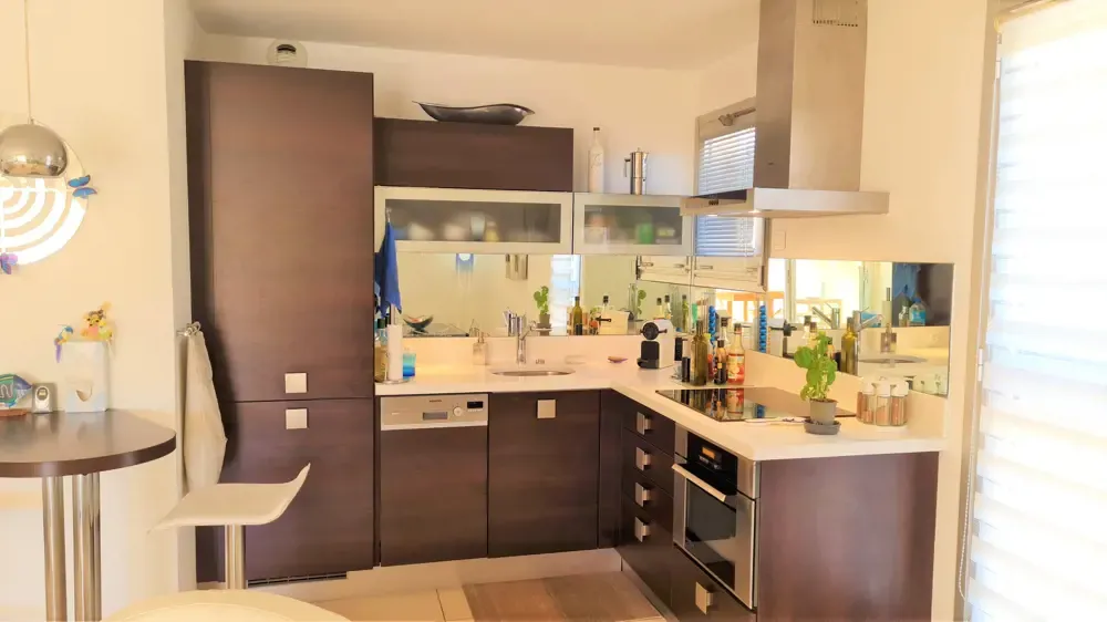 APPARTEMENT 2 PIECES 45m² TERRASSE 17m² MARINA PORT DE BORMES LA FAVIERE.