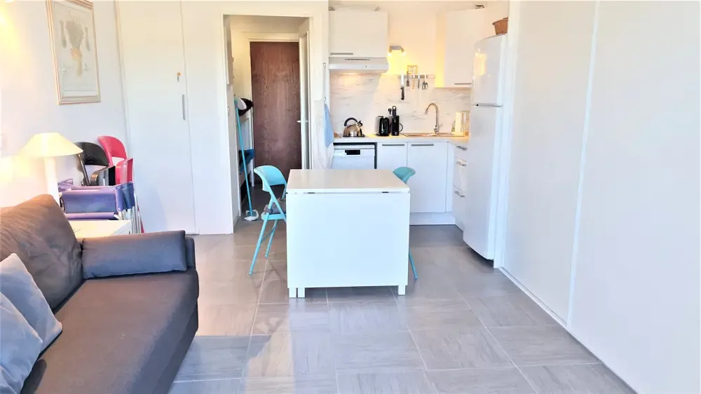 ESTIMATION D'UN STUDIO - CABINE 26m² - TERRASSE 7m² - MARINA DU PORT DE BORMES LA FAVIERE.
