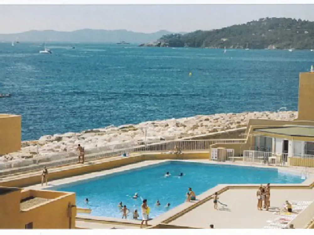 ESTIMATION D'UN STUDIO - CABINE 26m² - TERRASSE 7m² - MARINA DU PORT DE BORMES LA FAVIERE.