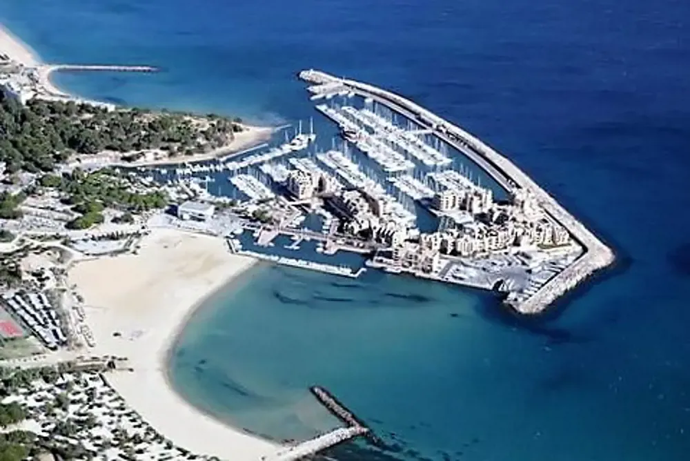 ESTIMATION D'UN STUDIO - CABINE 26m² - TERRASSE 7m² - MARINA DU PORT DE BORMES LA FAVIERE.