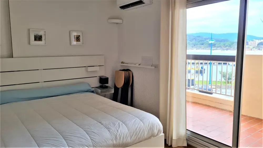 ESTIMATION APPARTEMENT 2 PIECES + CABINE 46m² - 2 TERRASSES 10m² et 7m² PORT DE BORMES LA FAVIERE