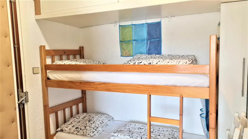 ESTIMATION APPARTEMENT 2 PIECES + CABINE 46m² - 2 TERRASSES 10m² et 7m² PORT DE BORMES LA FAVIERE