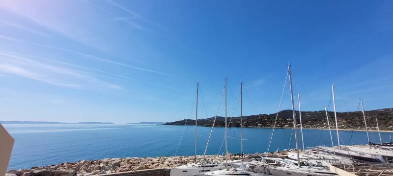 Appartement vue mer et îles au Port de Bormes la Favière