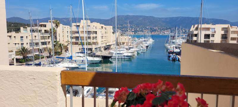 Terrasse vue mer Port de Bormes La Favière