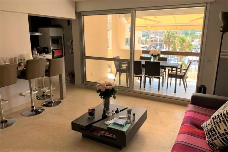 ESTIMATION D'UN APPARTEMENT 4 PIECES 76m² TERRASSES 40m² PARKING MARINA PORT DE BORMES.