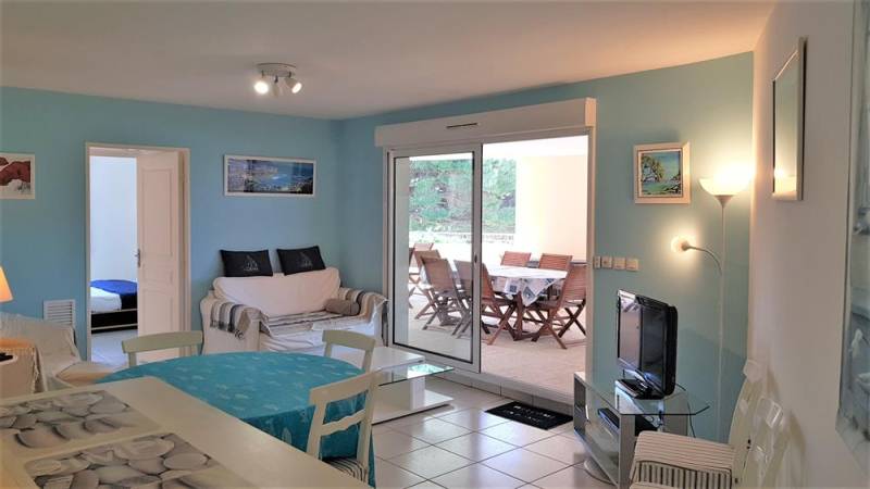 APPARTEMENT 3 PIECES 67m² - TERRASSE 40m² - 3 PARKINGS - BORMES LES MIMOSAS LE PIN.