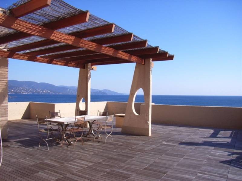 AGENCE POUR ESTIMATION APPARTEMENT DUPLEX 110 m² AVEC TERRASSES SUR LE TOIT A BORMES LES MIMOSAS