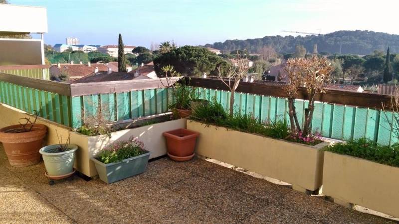 ESTIMATION GRATUITE APPARTEMENT 4 PIÈCES 70 m² ET TERRASSE 30 m² CAVE GARAGE LE LAVANDOU