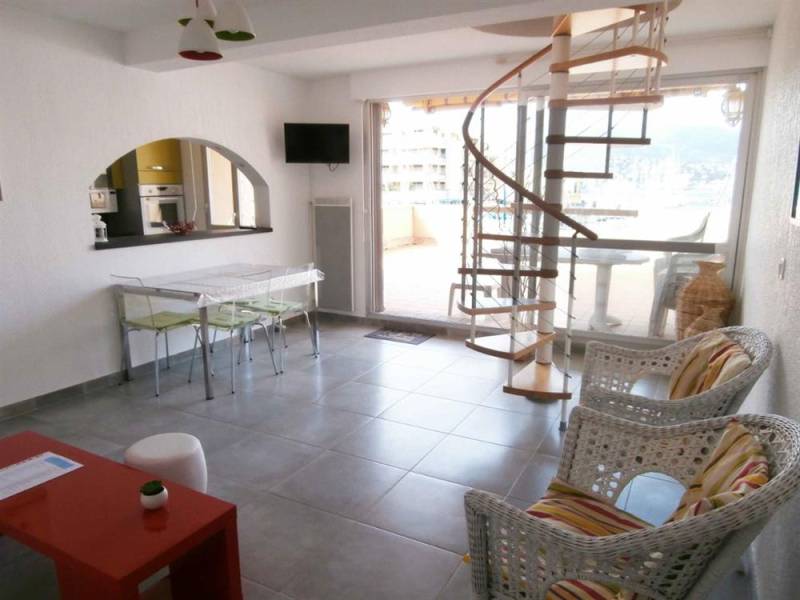 ESTIMATION APPARTEMENT DUPLEX 4 PIECES 90 m² 2 TERRASSES 56 m² et 9 m² MARINA DU PORT DE BORMES LA FAVIERE.