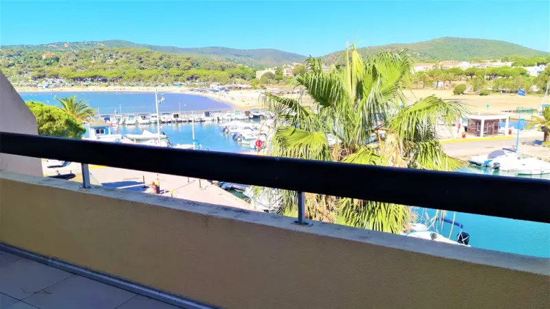 ESTIMATION D'UN STUDIO - CABINE 26m² - TERRASSE 7m² - MARINA DU PORT DE BORMES LA FAVIERE.