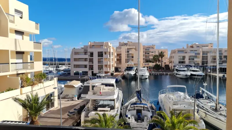 VENTE STUDIO + CABINE 20m² + TERRASSE 7m² - PORT DE BORMES LA FAVIERE