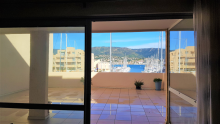 APPARTEMENT 2/3 PIECES 52m² + LOGGIA et TERRASSE 62m² - PARKING - PORT BORMES LA FAVIERE.